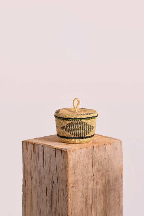 Mini storage Banasco Basket by Baba Tree, Diamond Earth design in natural and black woven material.