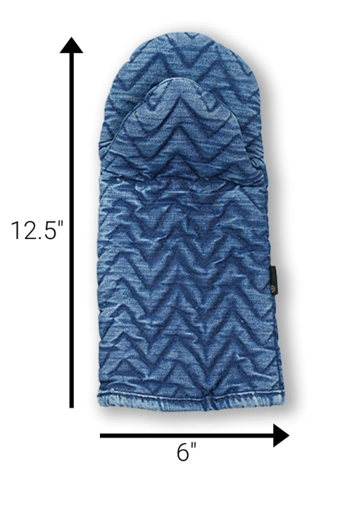 Mi Cocina Denim Herringbone Quilted Oven Mittwith measurements on a white background