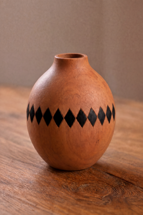 tekura kuku vase close up