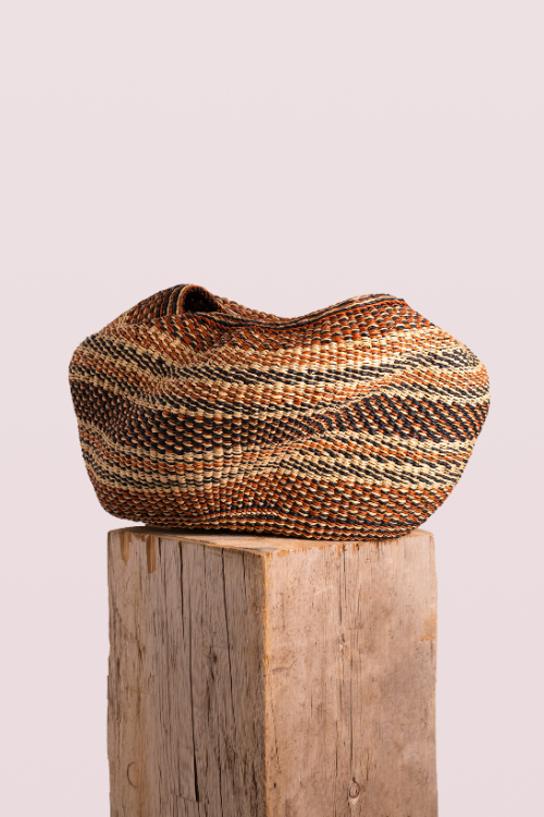 Cesta de arte con guijarros