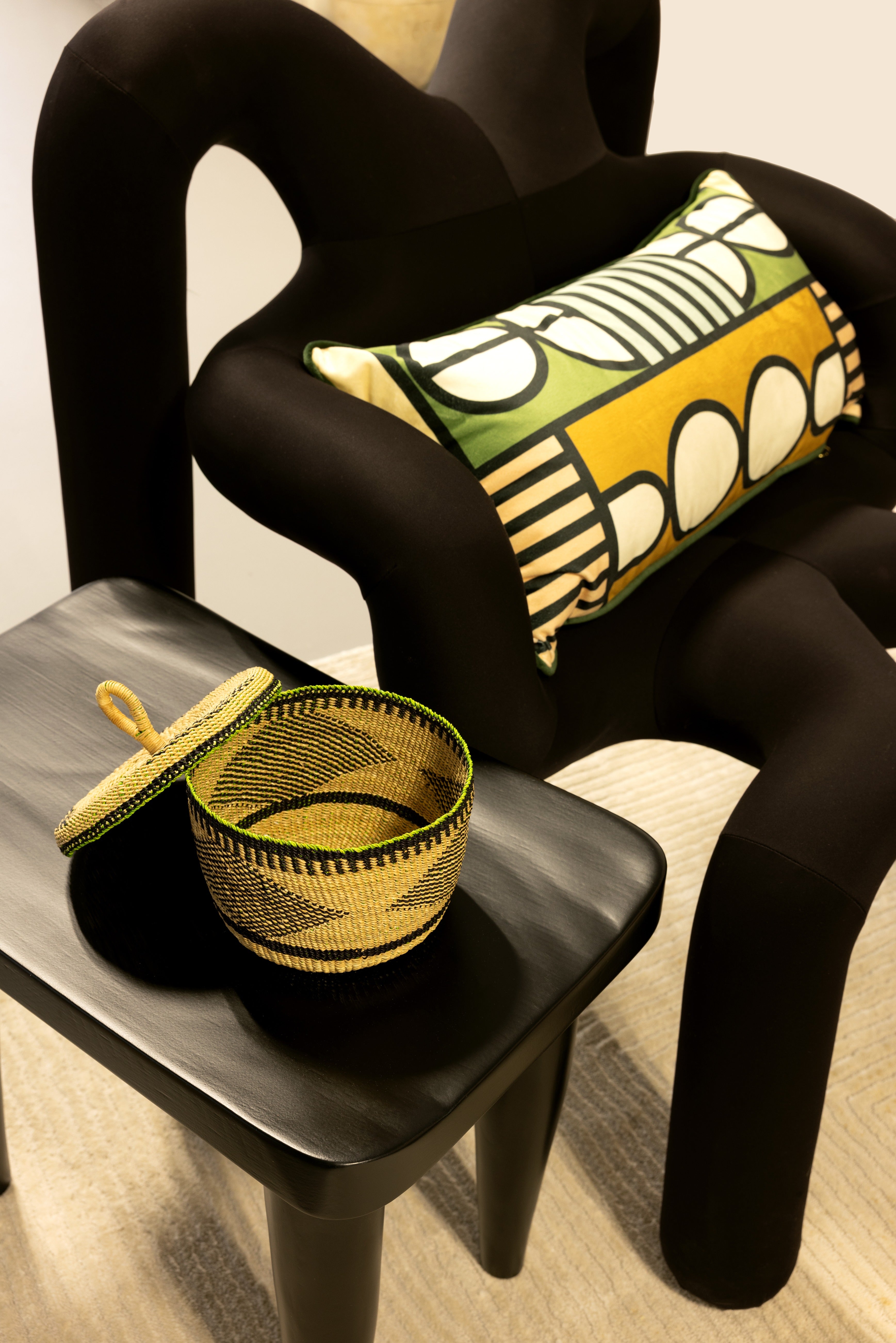Anantu Black Bench