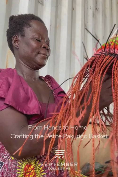 Video of artisan weaving the pakurigo wave basket.
